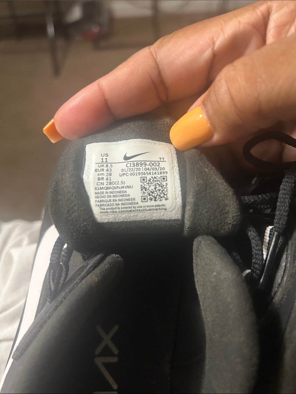 Nike women’s Black and White Air Max Running Sneakers - Picture 11 of 12